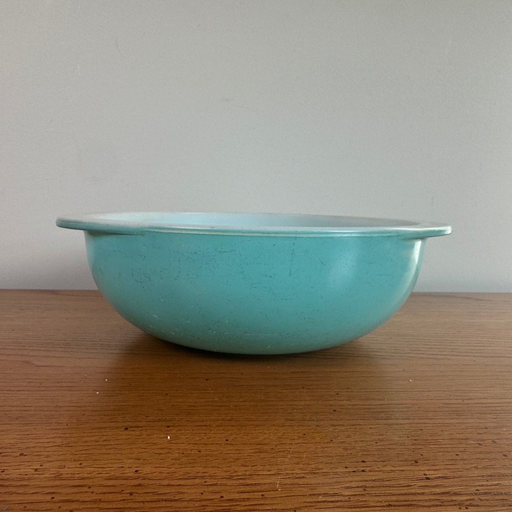 Pyrex Turquoise Mixing‎ Bowl 024 2 Quart Vintage Kitchenware